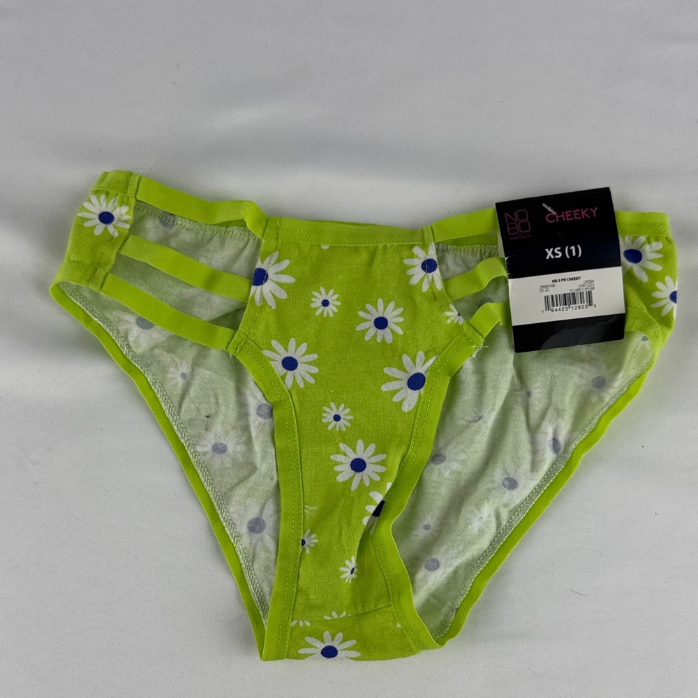 NWT No Boundaries Green Daisy “Cheeky” Panties